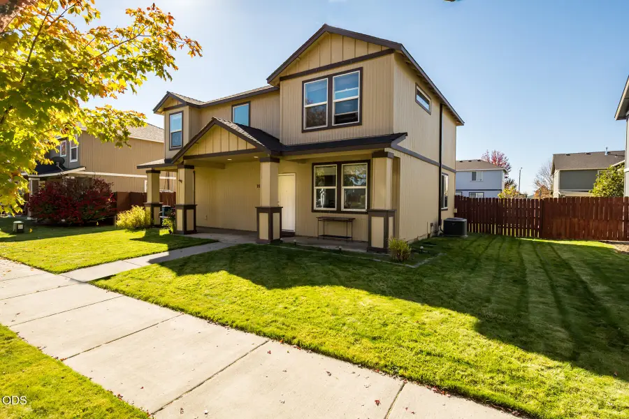 1453 NE 4th Street, Redmond, OR 97756 - #2