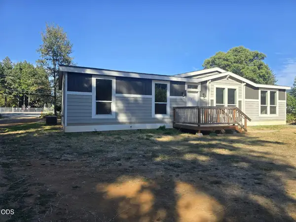 535 W River Street, Cave Junction, OR 97523
