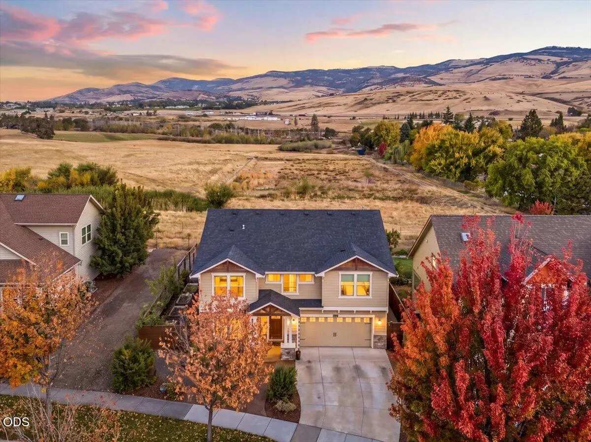 425 W Nevada Street, Ashland, OR 97520 - #1