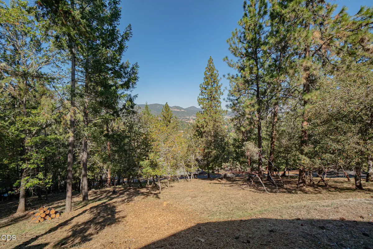 326 Laurelwood Drive, Jacksonville, OR 97530 - #1