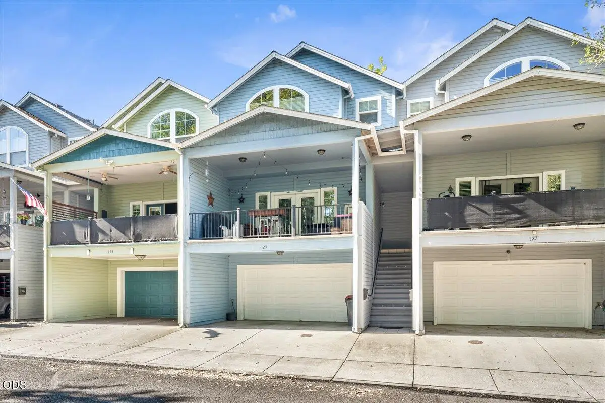 125 N 6th Street, Central Point, OR 97502 - #1
