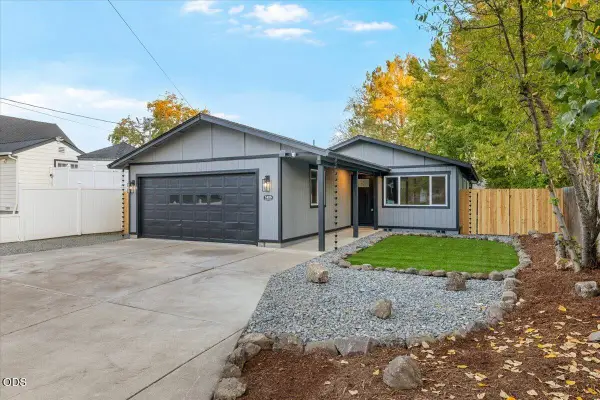 1425 Lawnridge Street, Medford, OR 97504