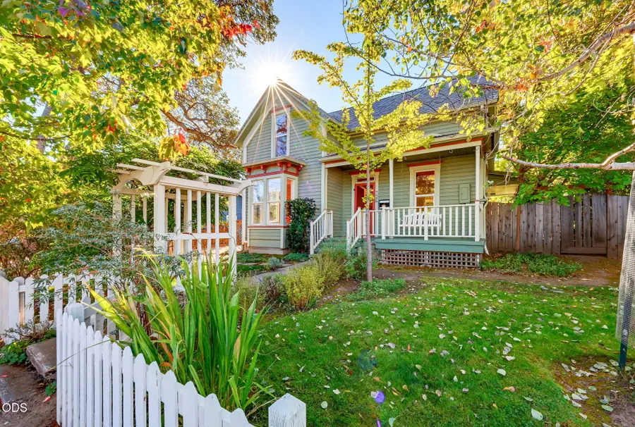 726 Iowa Street, Ashland, OR 97520 - #3