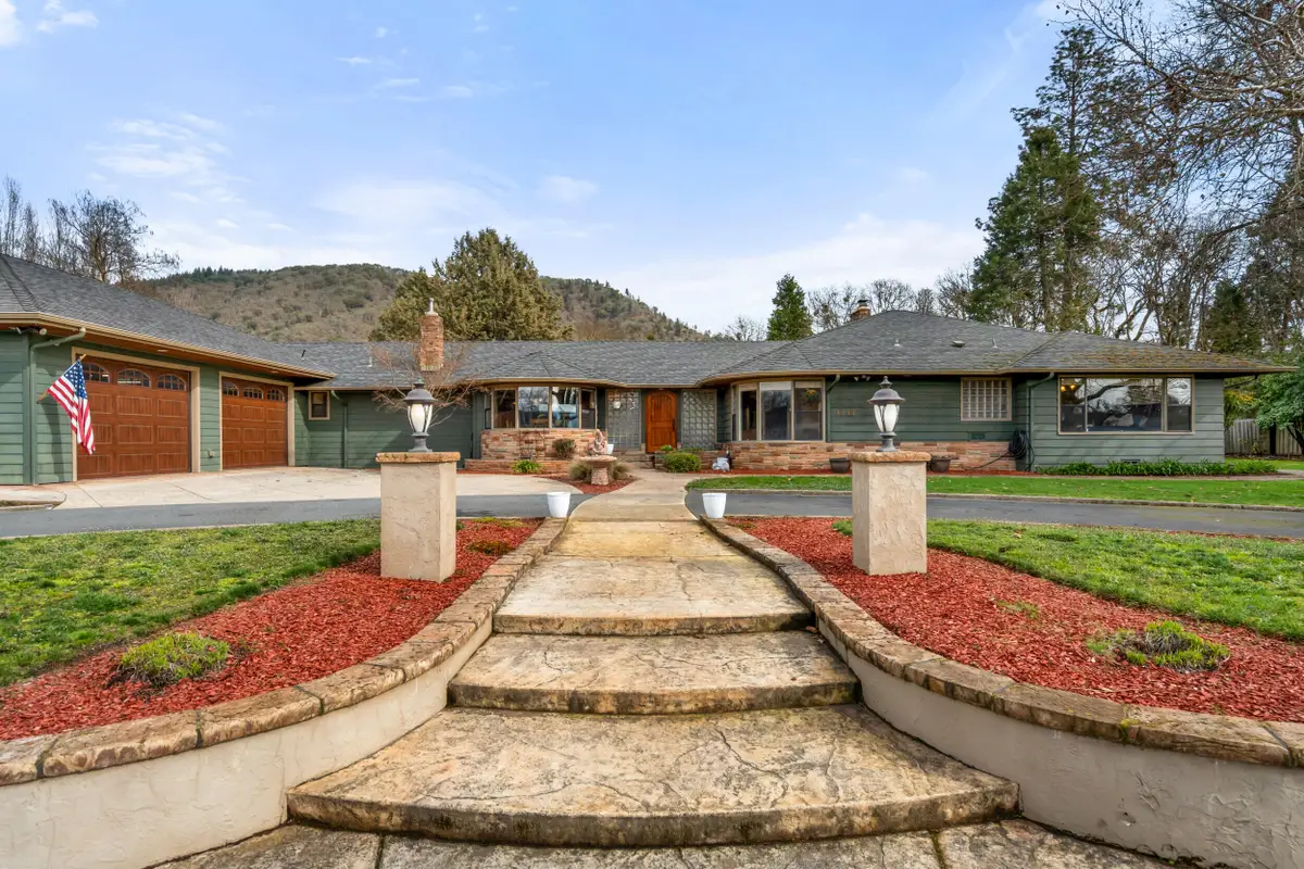 1117 NE Memorial Drive, Grants Pass, OR 97526 - #1