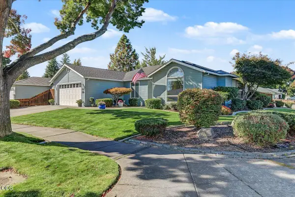 1902 Mckenzie Drive, Medford, OR 97501