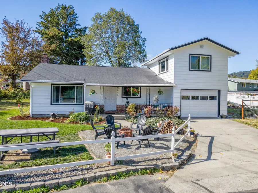 720 NW Morgan Lane, Grants Pass, OR 97526 - #2