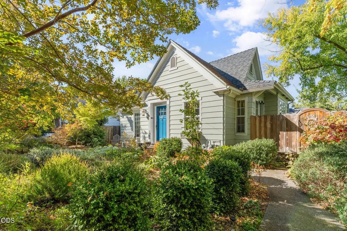 16 Ashland Avenue, Medford, OR 97504 - #1