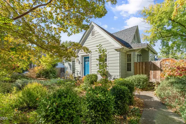 16 Ashland Avenue, Medford, OR 97504