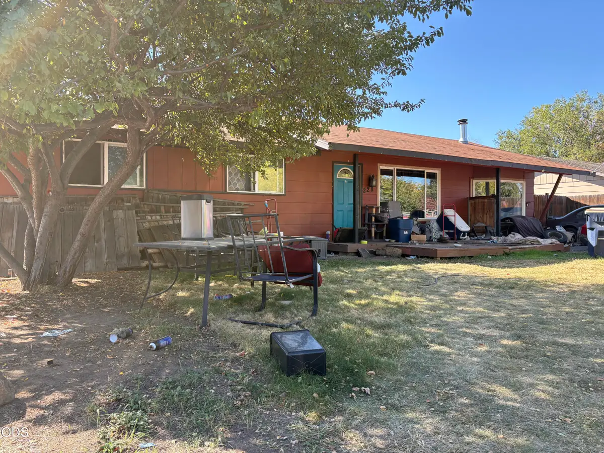 228 NW Greenwood Avenue, Redmond, OR 97756 - #1