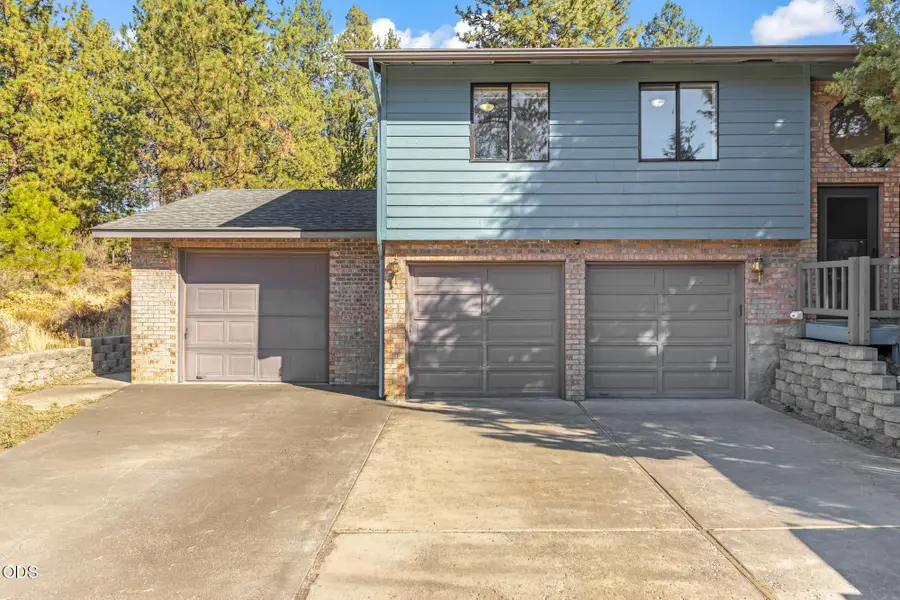 60586 Ridge Heights, Bend, OR 97702 - #2