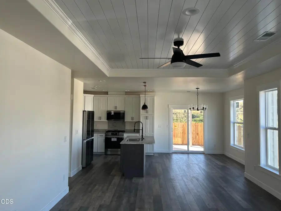 301 Oak Valley Drive, Talent, OR 97540 - #2