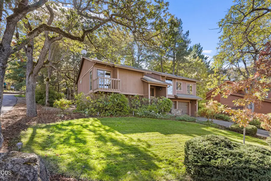 2586 Freedom Way, Medford, OR 97504 - #2