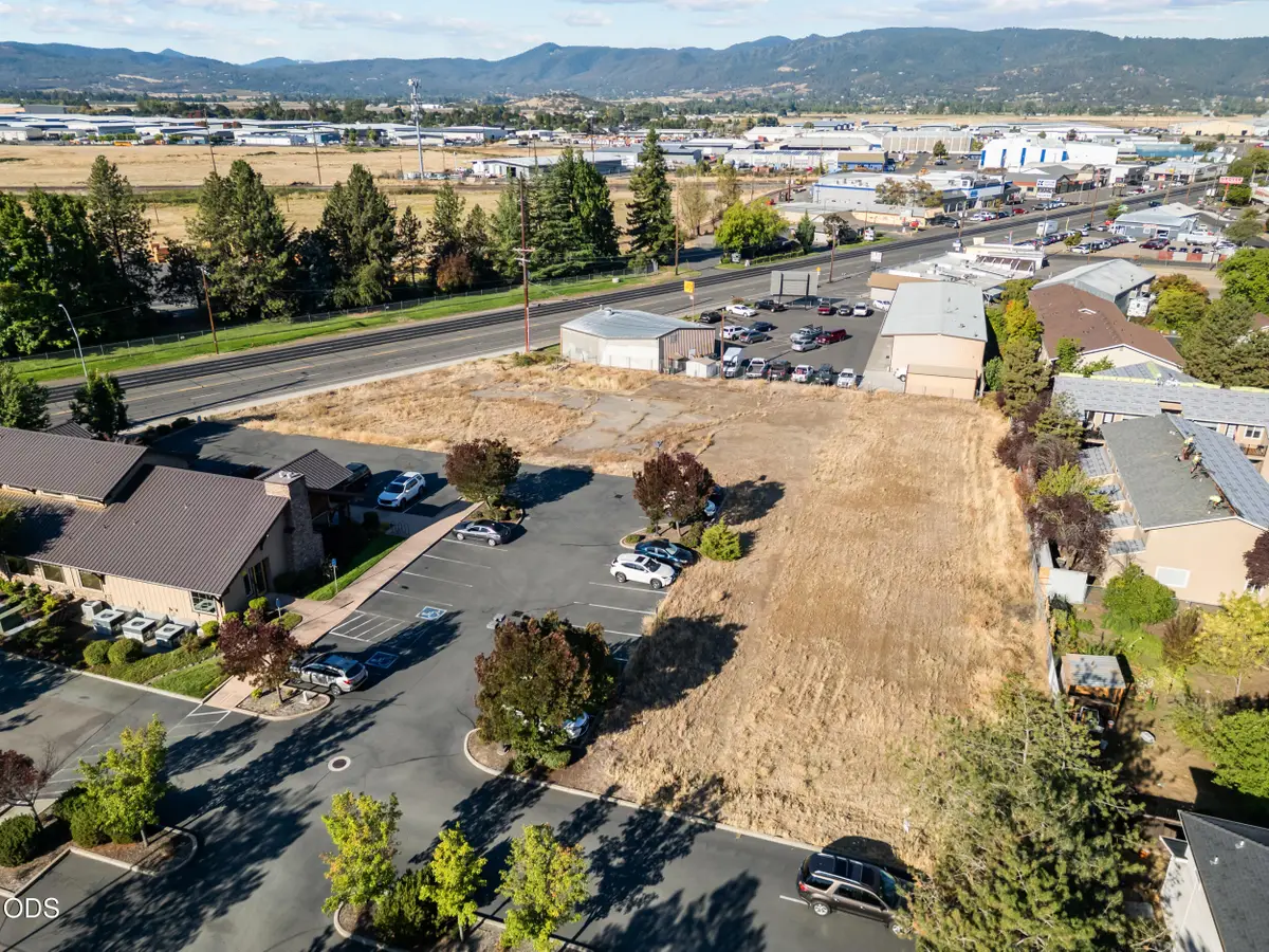 2698 N Pacific Highway, Medford, OR 97501 - #1