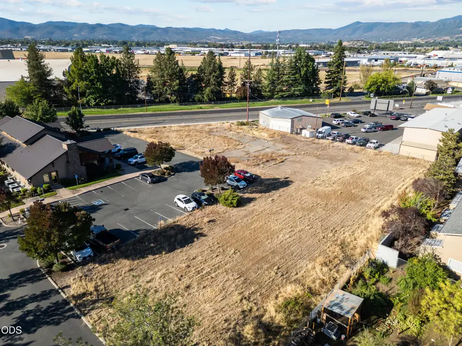 2698 N Pacific Highway, Medford, OR 97501 - #2