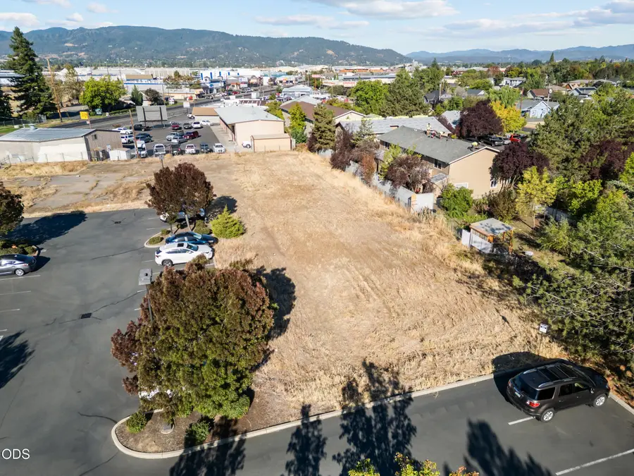 2698 N Pacific Highway, Medford, OR 97501 - #3