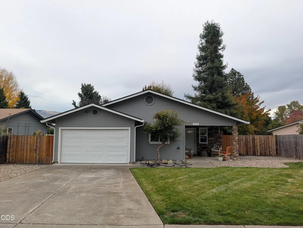 539 James Street, Talent, OR 97540 - #1