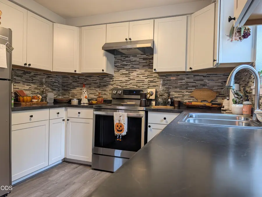 539 James Street, Talent, OR 97540 - #2