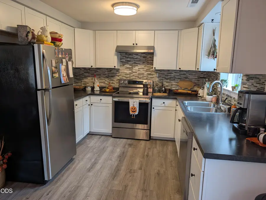 539 James Street, Talent, OR 97540 - #3