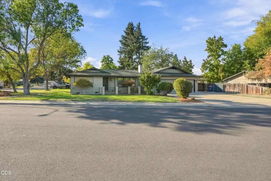1282 S Oakdale Avenue, Medford, OR 97501 - #2