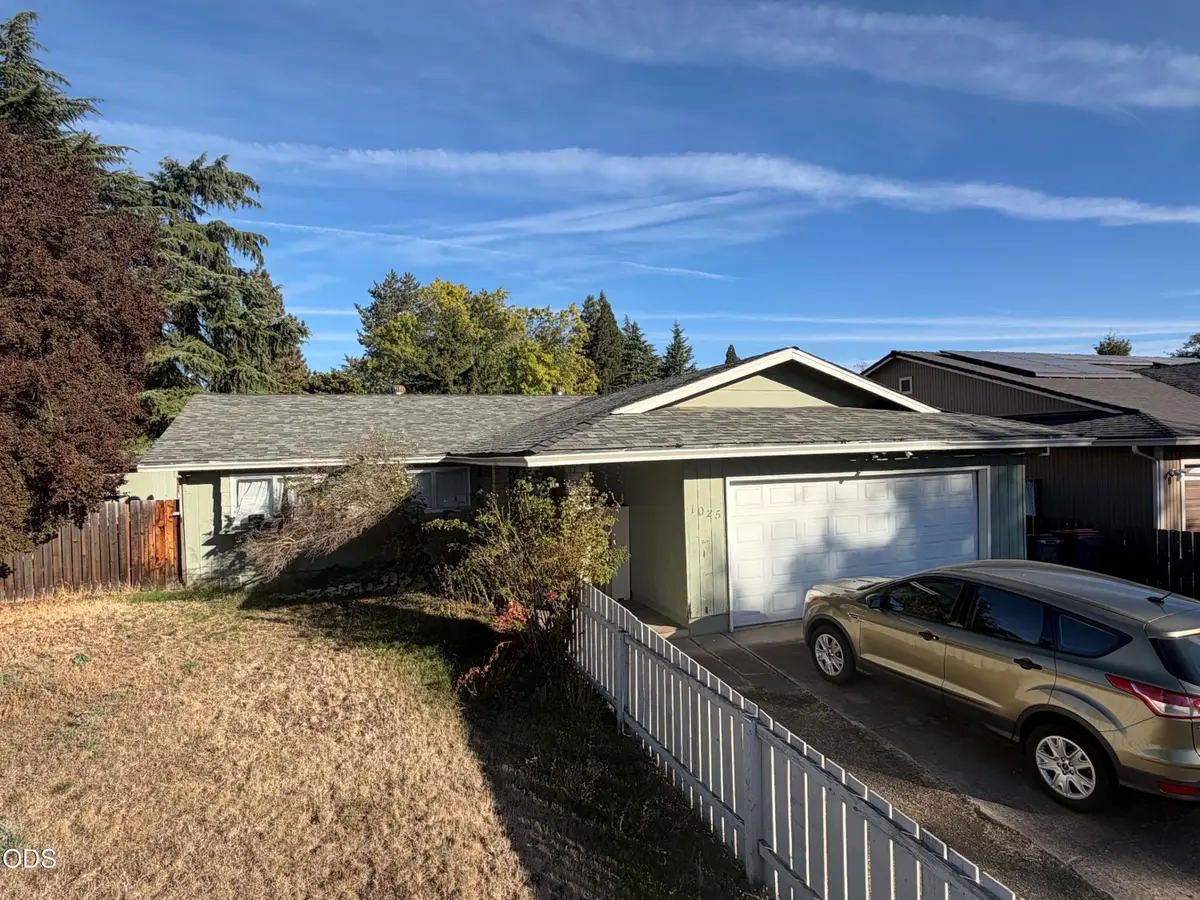 1025 Edwina Avenue, Central Point, OR 97502 - #1