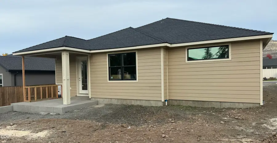 2535 Deschutes Drive, Medford, OR 97504 - #2