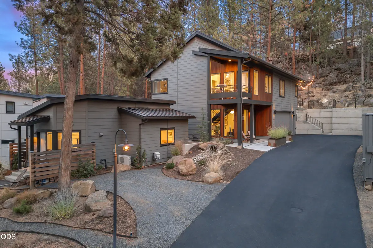 61552 Oakwood Place #1 & 2, Bend, OR 97702 - #1
