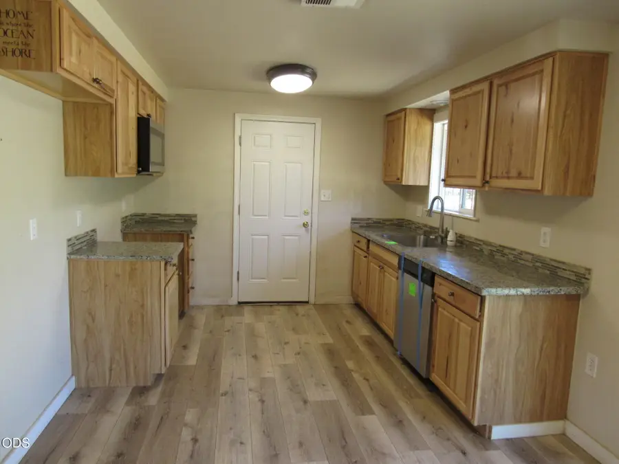 411 Placer Street, Rogue River, OR 97537 - #3