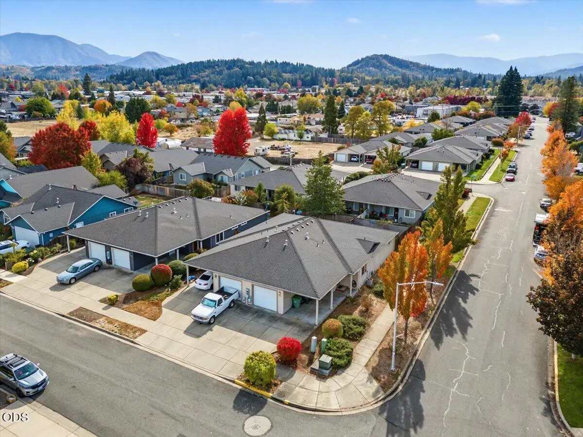 1202 SW Sun Glo Drive, Grants Pass, OR 97527 - #1