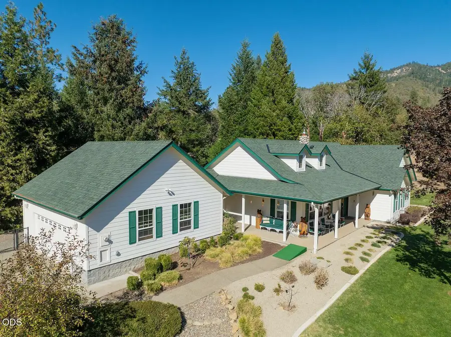 366 Springbrook Drive, Grants Pass, OR 97527 - #3