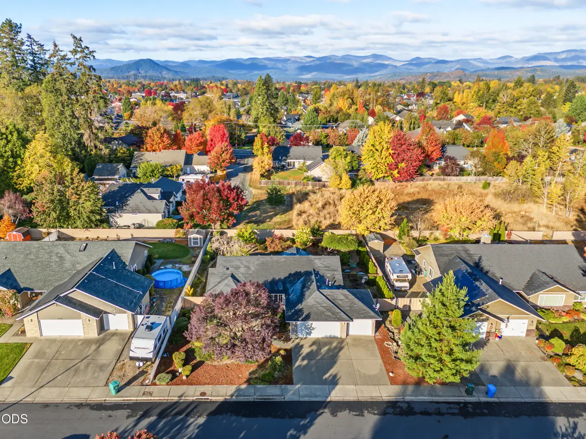 1196 Moon Glo Drive, Grants Pass, OR 97527 - #1