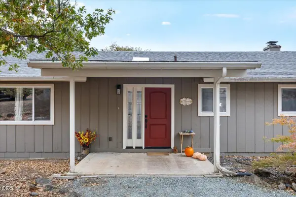 445 Colonial Drive #445 Colonial Drive, Grants Pass, OR 97526