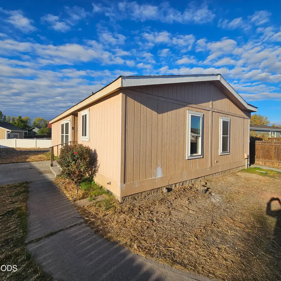 834 NE Paiute Court, Redmond, OR 97756 - #2