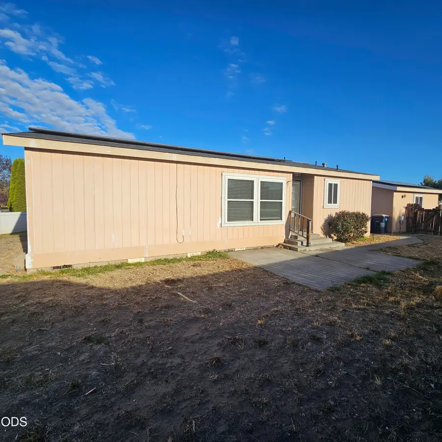 834 NE Paiute Court, Redmond, OR 97756 - #3