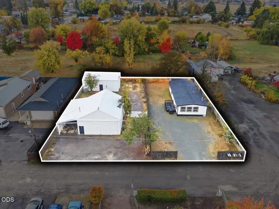 2365 Meadows Lane, Medford, OR 97501 - #2
