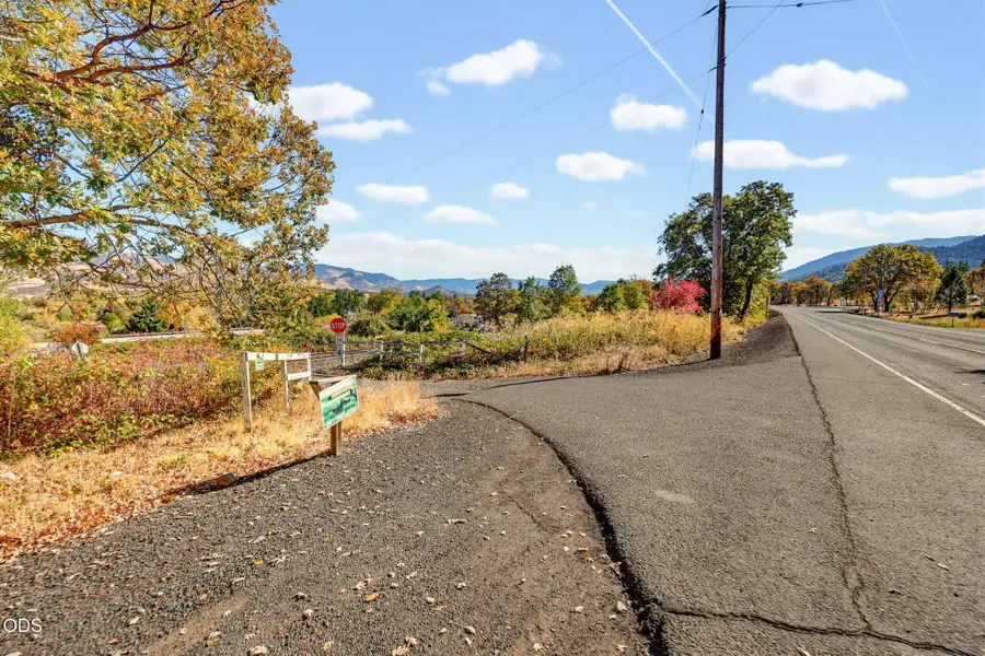 3701 Siskiyou Boulevard, Ashland, OR 97520 - #2