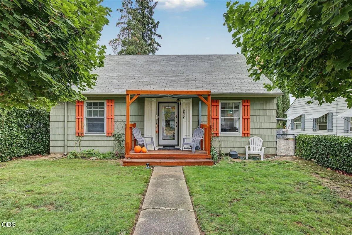 832 Palm Street, Medford, OR 97501 - #1