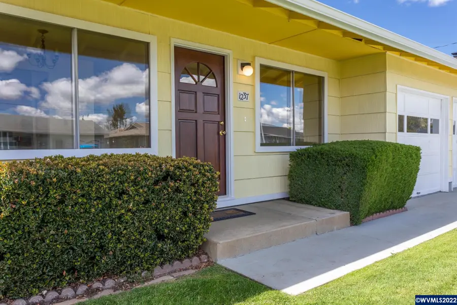 1237  Quinn Rd, Woodburn, OR 97071 - Image #2