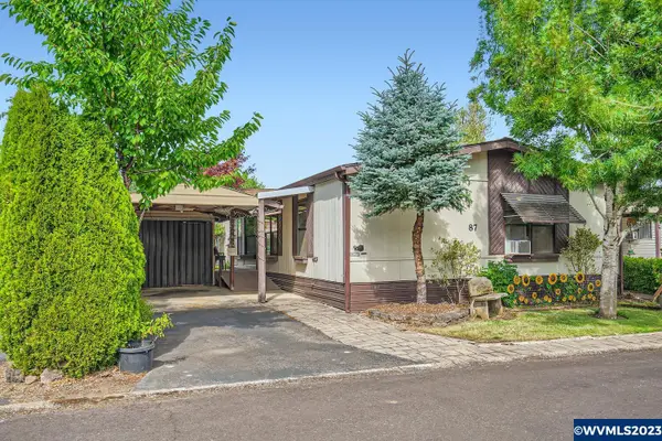 1307 S Water St, Silverton, OR 97381