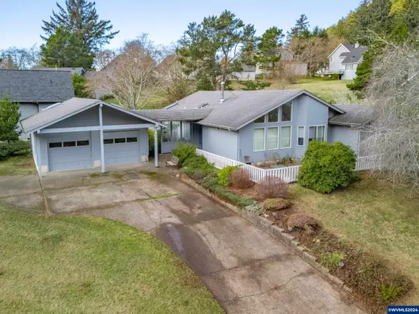 341  Combs Cir, Yachats, OR 97498