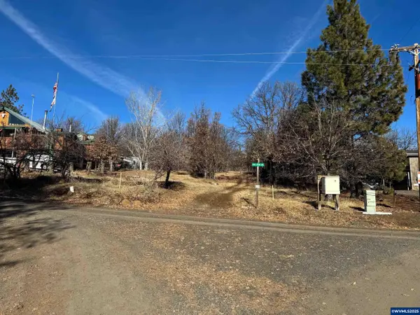 345  Oak Park Dr, Wamic, OR 97063