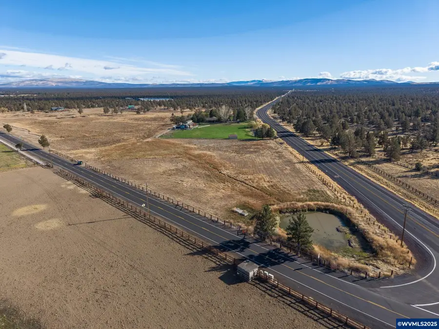 23669  Dodds Rd, Bend, OR 97701 - Image #2