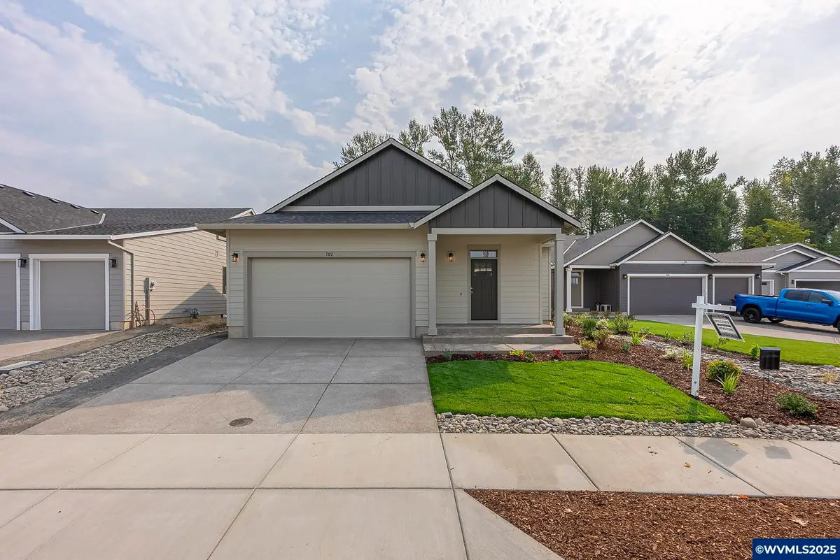 702  Tigerlily St, Silverton, OR 97381 - Image #1