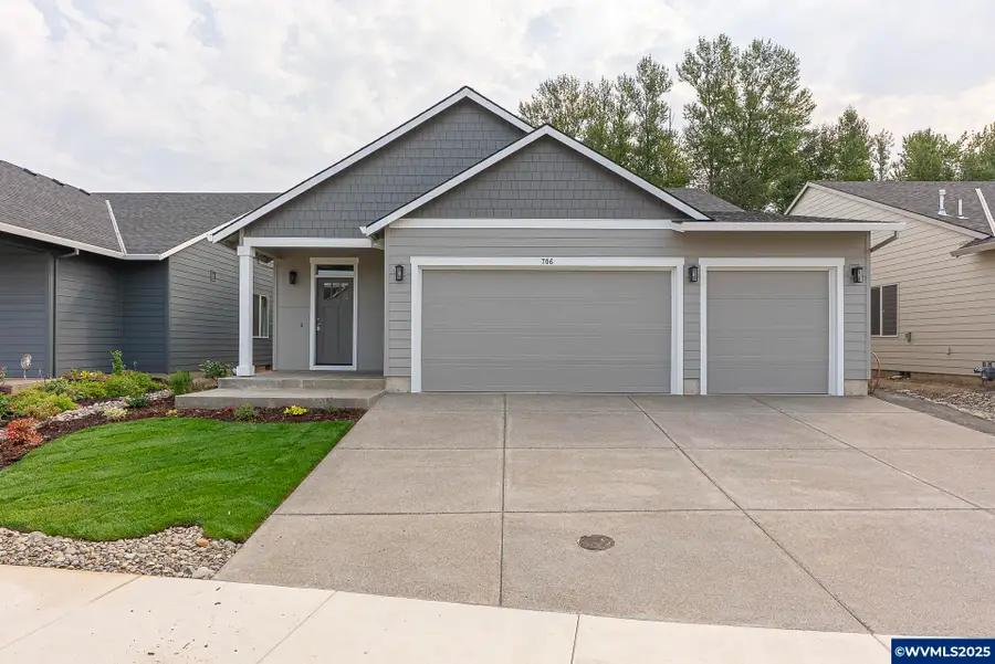 706  Tigerlily St, Silverton, OR 97381 - Image #2