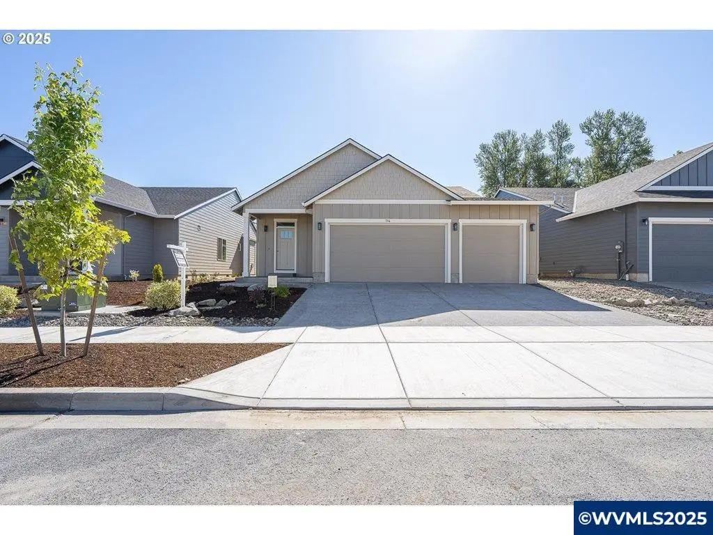 714  Tigerlily St, Silverton, OR 97381 - #1