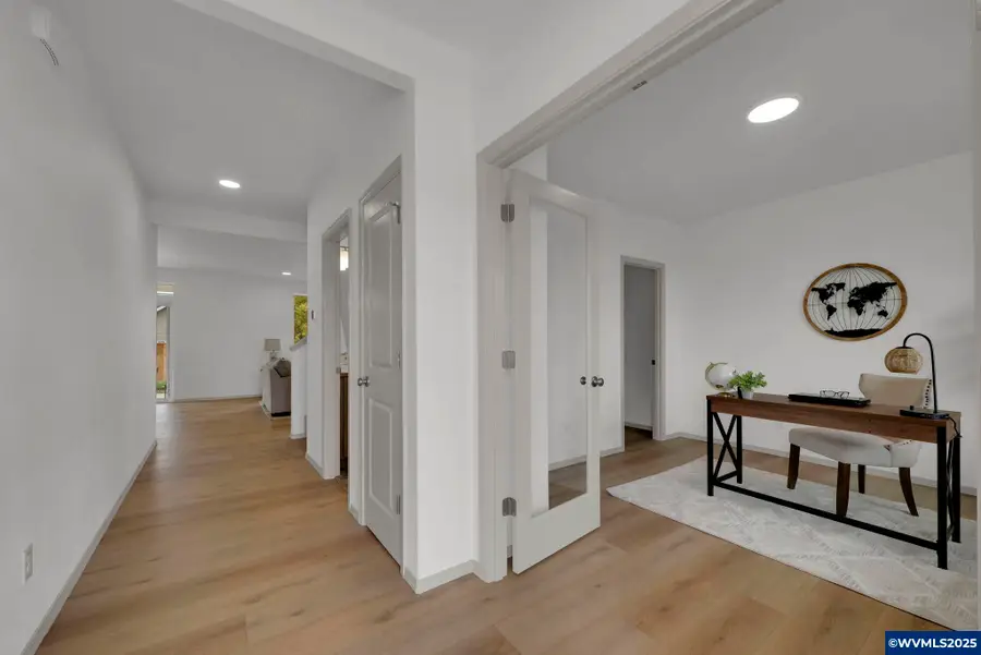 888 S 9th St, Harrisburg, OR 97446 - Image #2