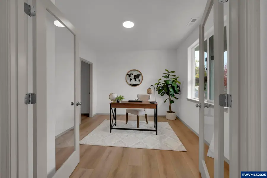 888 S 9th St, Harrisburg, OR 97446 - Image #3