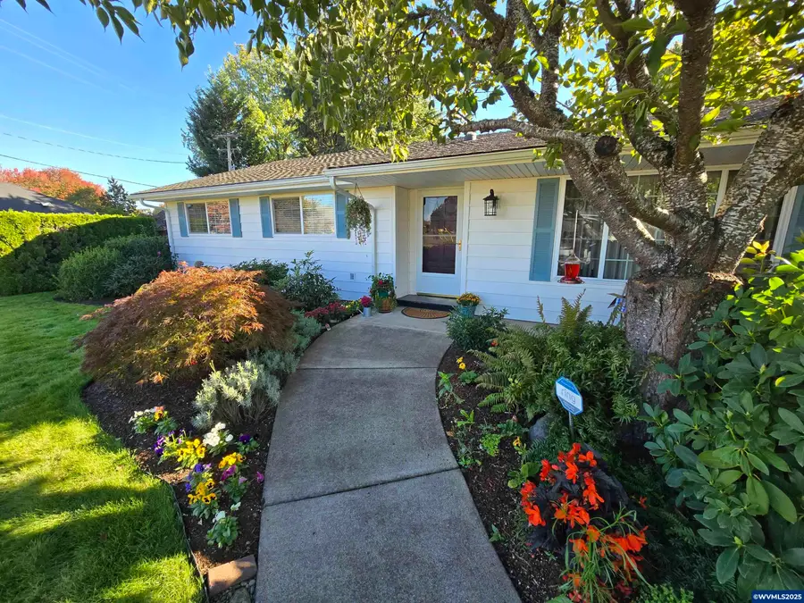 1104  29th Av SW, Albany, OR 97321 - Image #2