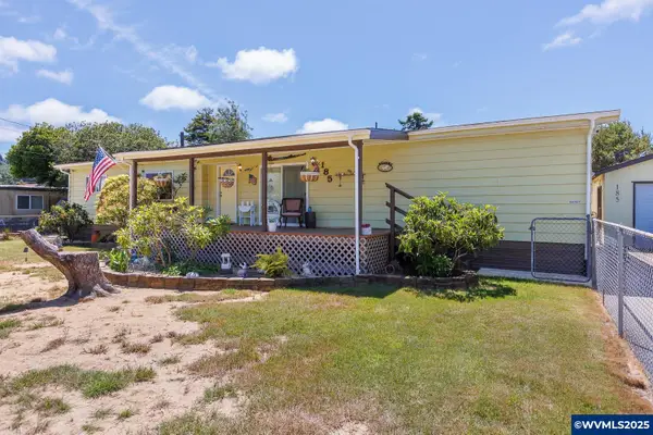 185 N 6th St, Lakeside, OR 97449