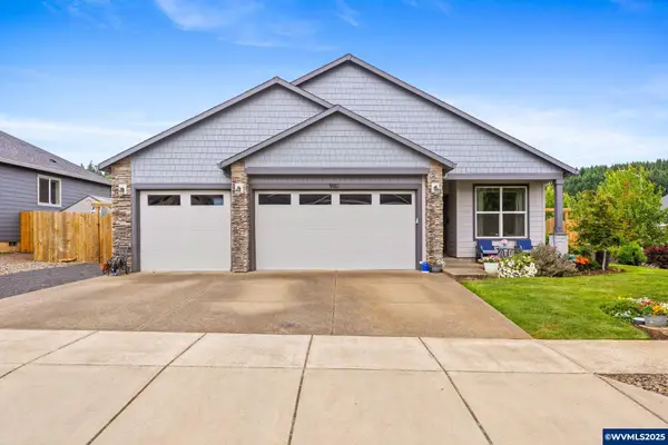 901  Riley Dr NE, Silverton, OR 97381