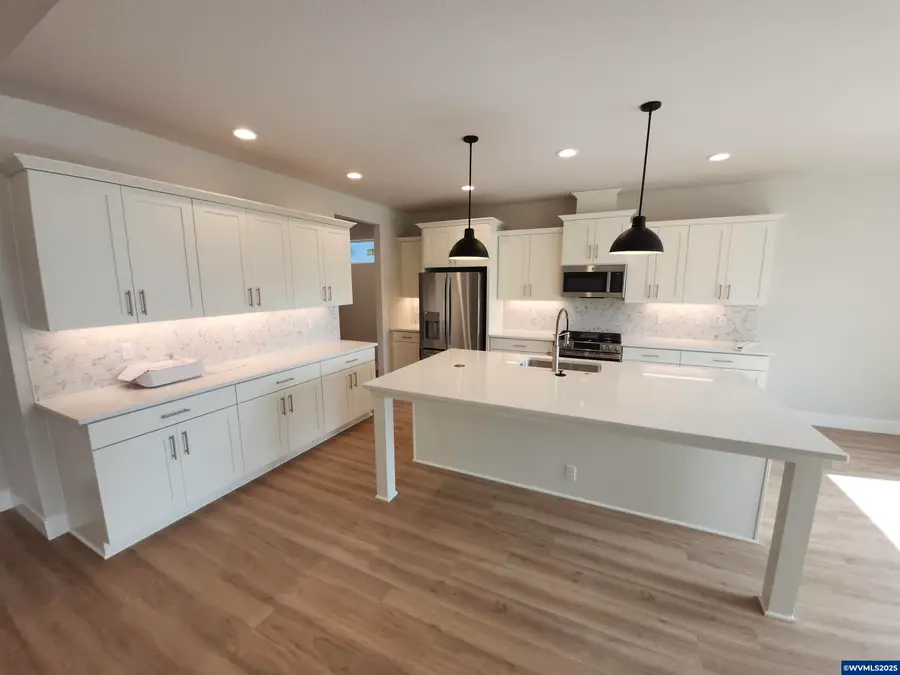 657  Magnolia Av, Woodburn, OR 97071 - #2